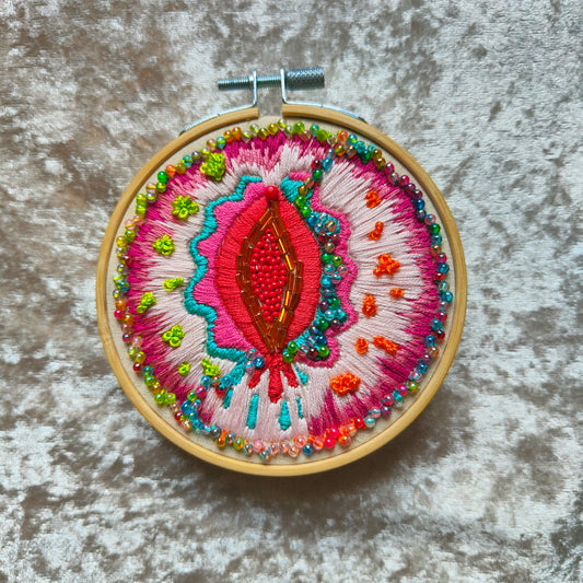 ヨニ刺繍アート　フリーダ